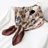 Bufanda de Seda Estampada Estilo Nuevo para Mujer Bufanda Cuadrada Pequeña de Seda Artificial Bufanda Decorativa de Moda Bufanda Profesional Versátil para Otoño e Invierno Chal