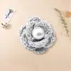 Tela de Moda Broche de Camelia con Perlas Grandes Temperamento Sencillo Discreto Accesorios de Otoño e Invierno para Suéteres y Trajes Joyería Versátil