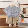 Traje de verano de manga corta para niños 2025 Nuevo Informal Coreano para Niños Atractivo Perro Vertical Dos Piezas Bebé Moderno