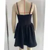 Ins transfronteiriço Europa 2026 novo elegante temperamento feminino atacado preto tomara que caia alça cintura afinando justo vestido
