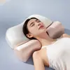 Travesseiro de espuma viscoelástica com design de tração, oferecendo sensação refrescante, zero pressão e projetado para o sono profundo; um travesseiro para uso doméstico para adultos, com um design em forma de arco para proteger a coluna cervical