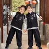 Traje Han Dynasty para Meninos Primavera e Outono 2025 Novo Estilo Chinês Pintura a Tinta Bordado Colete com Forro de Lã Camisa Conjunto de Três Peças Infantil