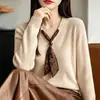 2026 Novo Lenço de Seda com Decote V Outono e Inverno Tamanho Plus Malha Camada Base Top para Mulheres Elegante Leve Luxo Roupas Femininas Top Suéter