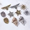 Lanhao Insignia Broche de Caballero Águila Voladora Lobo Estrella de Cinco Puntas Retro Pin Sencillo Accesorios Unisex Mayoreo