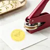 Fabricantes podem personalizar alicates manuais portáteis de aço inoxidável, máquinas de estampagem, máquinas de gravação em relevo e carimbos de gravação em relevo com logotipos personalizados.