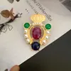 Fábrica de Joyería de Qingdao Venta al por mayor Broches Vintage Artísticos con Perlas Mate Barrocas Simples y Elegantes