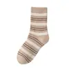 Calcetines Rayados de Color Contrastante para Mujer en Otoño e Invierno, Calcetines de Felpa Resistentes al Frío y Cálidos, Calcetines de Media Pantorrilla Suaves y Engrosados, Calcetines Versátiles para Mujer