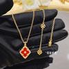 Conjunto de fritillaria blanca Brati estilo cortesano vintage italiano, pulsera de trébol de cuatro hojas, collar de ágata roja, anillo y pendientes.