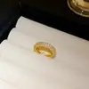 Anillo de Mariposa y Flor Súper Brillante Incrustado con Diamantes de Zirconia, Anillo de Dedo Índice de Lujo Ligero de Nicho, Joyería de Mano Estilo Palacio Retro para Mujeres