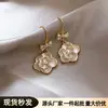 Venta Directa de Fábrica Pendientes Retro de Camelia para Mujer 2026 Nuevos Pendientes Populares Diseño de Nicho Pendientes Elegantes Venta al por Mayor