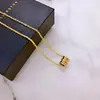 Cadena de Clavícula de Lujo Ligero de Nicho para Mujer, Colgante Geométrico Simple, Accesorio de Moda Versátil de Gama Alta