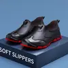 Zapatos de Lluvia Bajos Estilo Coreano para Hombre, Zapatos de Goma para Viajes al Aire Libre y Vadeo, Cómodos, Antideslizantes, Impermeables, Slip-on, Zapatos de Agua para Hombre, Cubrezapatos