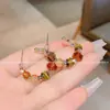 Pendientes Vintage de Perlas de Lujo Ligero para Mujer 2025 Nuevo Estilo Pendientes de Gama Alta Personalidad Única Pendientes de Aro Otoño e Invierno