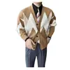 Cárdigan de punto con patrón de rombos estilo coreano para hombre, corte relajado, chaqueta suéter ligeramente holgada, chaqueta casual estilo "old money" japonés para hombre