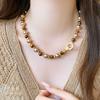Collar Retro de Ojo de Tigre con Perlas para Mujer, Nuevo Modelo 2026, Cadena para Clavícula con un Toque de Lujo y Sofisticación