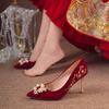 Sapatos de casamento Sapatos de noiva 2024 Novos sapatos de casamento de salto alto vermelho Stiletto Dama de honra Sapatos de salto alto femininos Sapatos individuais
