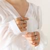 Anillo europeo y americano estilo ins de moda exquisito que no se desvanece con circonitas engastadas con viento frío, de acero inoxidable chapado en oro de 18 quilates, joyería de moda