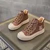 Zapatos retro de caña alta de piel de vaca para mujer Otoño e Invierno 2023 Nuevas botas cortas de plataforma de cuero genuino Botas Martin de punta ancha casual para muñeca