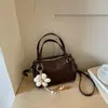 Bolso pequeño súper popular para mujer, nuevo modelo de otoño 2026, bolso de hombro y cruzado de nicho vintage de alta gama para el día a día