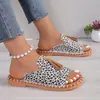 Sandalias con Flecos Estampado de Leopardo para Mujer, Artículos Spot Transfronterizos, Novedad Verano 2026, Tallas Grandes, Suela Plana, Tela, Correa Única, Chanclas de Playa