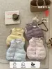Chaleco cálido de plumón de pato blanco al 90% para bebé niña para otoño e invierno, chaleco de plumón de dibujos animados para niñas pequeñas, ligero y adecuado para usar como prenda exterior