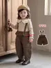 Conjunto de Outono para Meninas Macacão Retrô Infantil Top com Gola Boneca Conjunto de Duas Peças Roupas Estilosas para Bebê