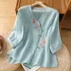 Nueva camisa de algodón y lino estilo chino fuertemente bordada para mujer, verano, atuendo tradicional chino para el té, modificada con botones de perla, cuello diagonal, top de algodón y lino con cuello en V
