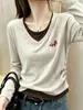 Camiseta feminina de manga longa, algodão puro, gola V, ombro normal, design de peça dupla falsa, elegante, acinturada, slim fit, cor damasco, outono