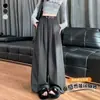 Foto real de traje de mujer de alta gama con caída, pantalones de pierna ancha para otoño 2026, con cinturón, cintura alta, plisados, adelgazantes, de pierna recta, hasta el suelo