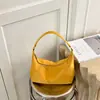 Bolsa de ombro de camurça moderna e única, bolsa simples de axila, moda retrô, bolsa transversal versátil para o dia a dia do trabalho