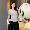 Foto real Minimalista Cuello en U Manga Larga Capa Interior Camiseta Base Camiseta Mujer 2026 Nuevo Estilo Coreana Mujer Otoño Adelgazante Favorecedor Top