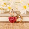 Nuevo llavero de metal con forma de corona de diamantes y corazón de melocotón.
