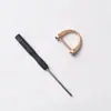 Fábrica Fuente Venta al por Mayor Accesorios para Llaveros Hebilla de Herradura Colgante Hebilla de Metal Chapado en D Llavero de Coche Colgante de Hebilla de Alta Calidad