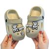 Zapatos con agujeros para niños, suaves y antideslizantes, para el hogar, para niños y niñas, zapatillas y sandalias para niños de talla mediana y grande.