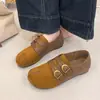 Sapatos Femininos Retro de Camurça com Fivela Dupla Nova Primavera/Outono 2026 Solado Macio Antiderrapante Fundo Plano Casuais Versáteis Confortáveis Sapatos de Moda