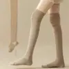Calcetines para mujer otoño e invierno nuevos calcetines altos color liso costura japonesa hasta la rodilla calcetines casuales Joker fábrica al por mayor