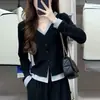 Camiseta Falsa de Duas Peças com Decote V e Manga Longa para Mulheres, Novo Design Primavera e Outono 2025, Estilo Curto Justo, Cardigan Emagrecedor