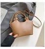 Bolsa Balde Portátil Casual da Moda Popular Retrô 2025 Estilo Coreano para Trabalho e Deslocamento Bolsa Transversal Maillard