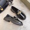 2022 Novos Mocassins de Corrente Femininos Slip-on Sola Grossa Estilo Britânico Sapatos de Couro JK Sapatos Femininos de Couro Envernizado da Moda