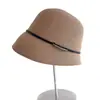 Chapéu Balde da Moda com Fivela Quadrada Simples para Mulheres, Estilo Verão com Parte Frontal Grande e Traseira Pequena, Chapéu de Palha Respirável com Proteção Solar, Chapéu de Pescador para Sombreamento ao Ar Livre