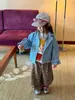 Otoño 2026 Ropa Nueva para Niños Estilo Coreano Ropa para Niños Chaqueta Vaquera Casual de Doble Botonadura Color Claro Camisa Vaquera para Niñas