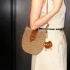 Bolso Pequeño de Moda Primavera para Mujer 2026 Nuevo Elegante Versátil Simple Bolso de Hombro para Niñas Trendy Tejido de Paja Bolso para Teléfono