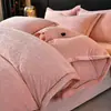 Conjunto de Quatro Peças de Leite Felpudo Espesso Fosco de Alta Qualidade com Escultura Tridimensional para Inverno, Lençol de Cama Plush Dupla Face, Capa de Edredom, Conjunto de Três Peças