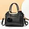 Bolsos de PU al por mayor para mujer 2021 Nuevo Bolso de hombro cruzado tejido de un solo hombro Bolsa de exportación de gran capacidad Bolso cuadrado pequeño