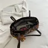2026 Bolso de Hombro de Lunares Retro para Mujer Bolso Baguette con Hebilla de Cuero Nuevo para Otoño/Invierno Estilo Perezoso Cierre de Cremallera Bolso Pequeño de Hombro Único
