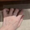 Anel de diamante prateado com padrão galáxia, moderno, luxo leve, luxuoso, de alta qualidade, nicho, design criativo
