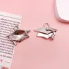 Set Mixto de 18 Colgantes de Aleación para Temporada de Graduación, Llaveros de Birrete de Graduación con Diseño de Birrete de Doctorado de 100 Puntos A+, Accesorios Creativos Transfronterizos