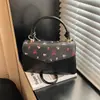 Estilo Nuevo de Primavera Fresco y Elegante Parche de Moda de Cereza Patchwork 2026 Nuevo Bolso Dulce de Moda y Bolso Cruzado Pequeño Cuadrado para Mujer