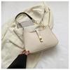 Bolso pequeño de diseño nicho popular de este año para mujer 2023 nuevo bolso bandolera moderno de color sólido bolso de hombro de moda bolso de axila