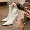Botines retro de charol ajustados de tacón alto, novedad otoño e invierno 2025, versátiles de estilo europeo y americano, punta fina, tacón de aguja, botines negros.